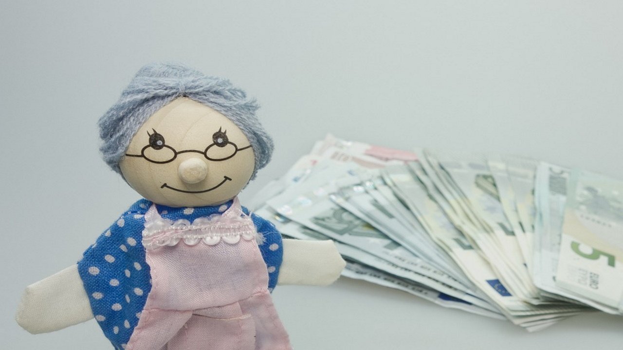 Правительство РФ одобряет продление заморозки накопительной части пенсии еще на год