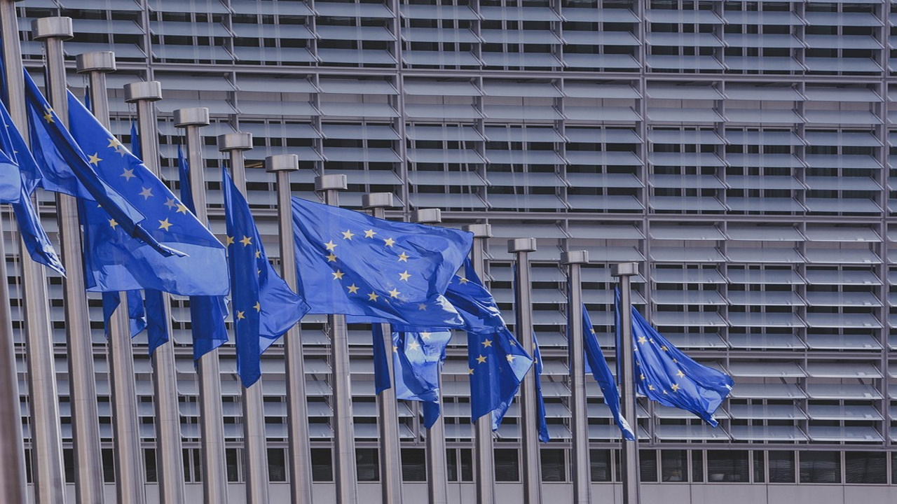 Государства Европы потребовали, чтобы Еврокомиссия скорректировала санкции против РФ