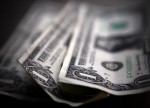 Официальный курс доллара упал почти на 60 копеек Официальный курс доллара упал почти на 60 копеек